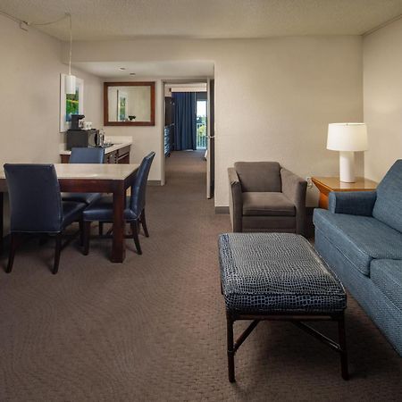 Sheraton Suites Fort Lauderdale At Cypress Creek Exterior foto